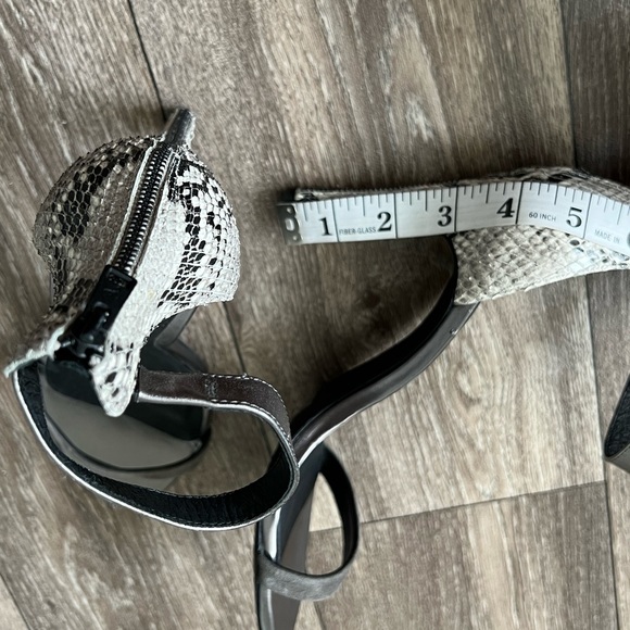 Joie Abbott Sandal - Picture 9 of 11